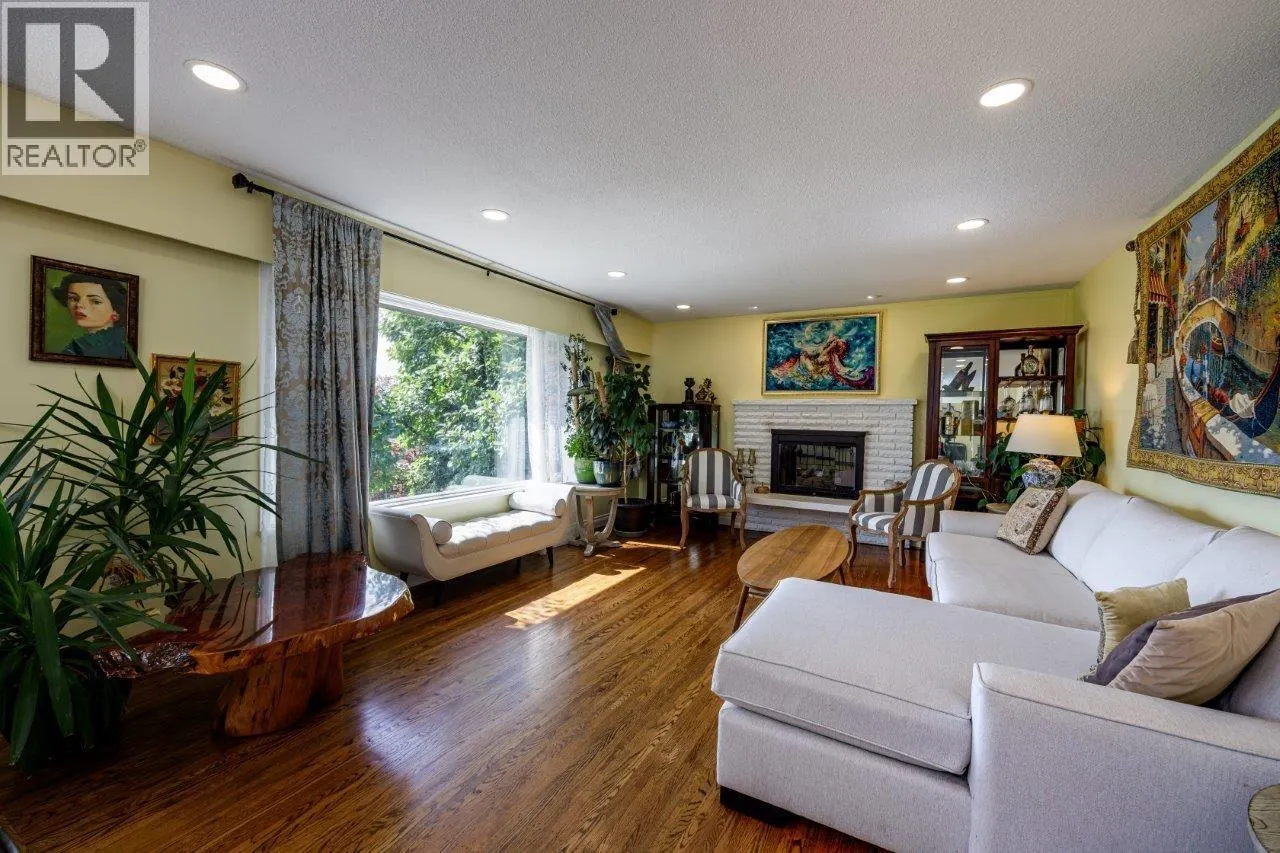 4577 MEADOWBANK CLOSE