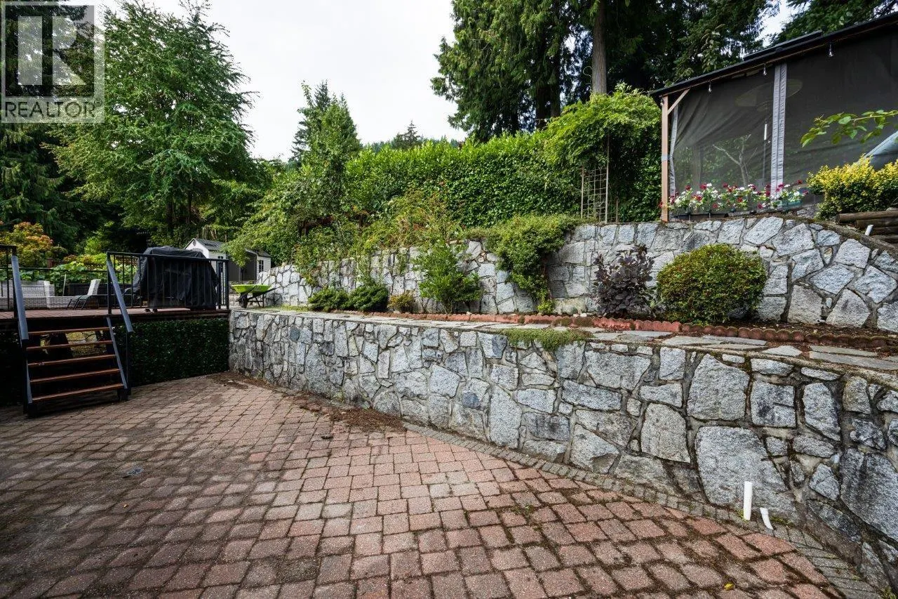 4577 MEADOWBANK CLOSE