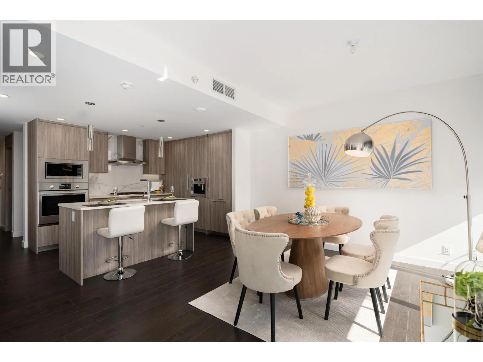 5302 4880 LOUGHEED HIGHWAY