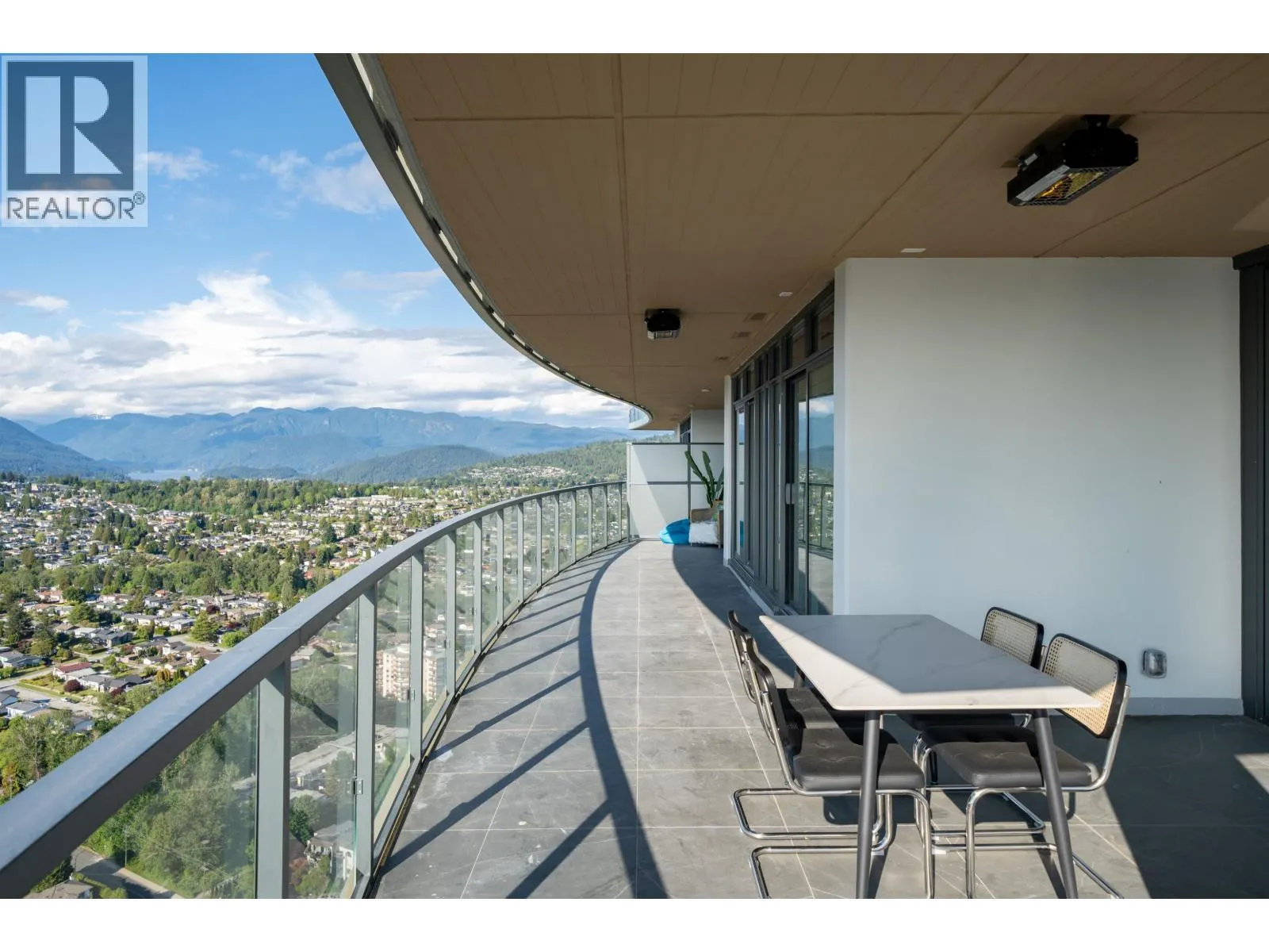 5302 4880 LOUGHEED HIGHWAY