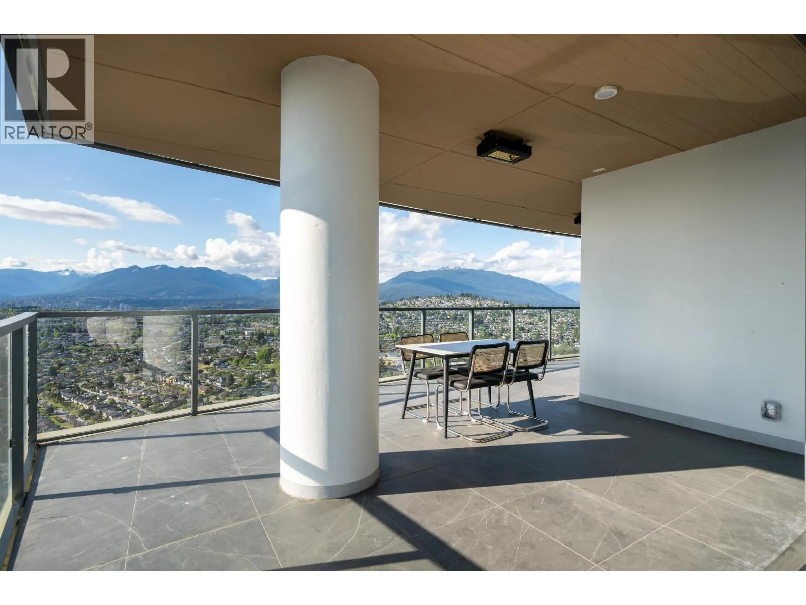 5302 4880 LOUGHEED HIGHWAY
