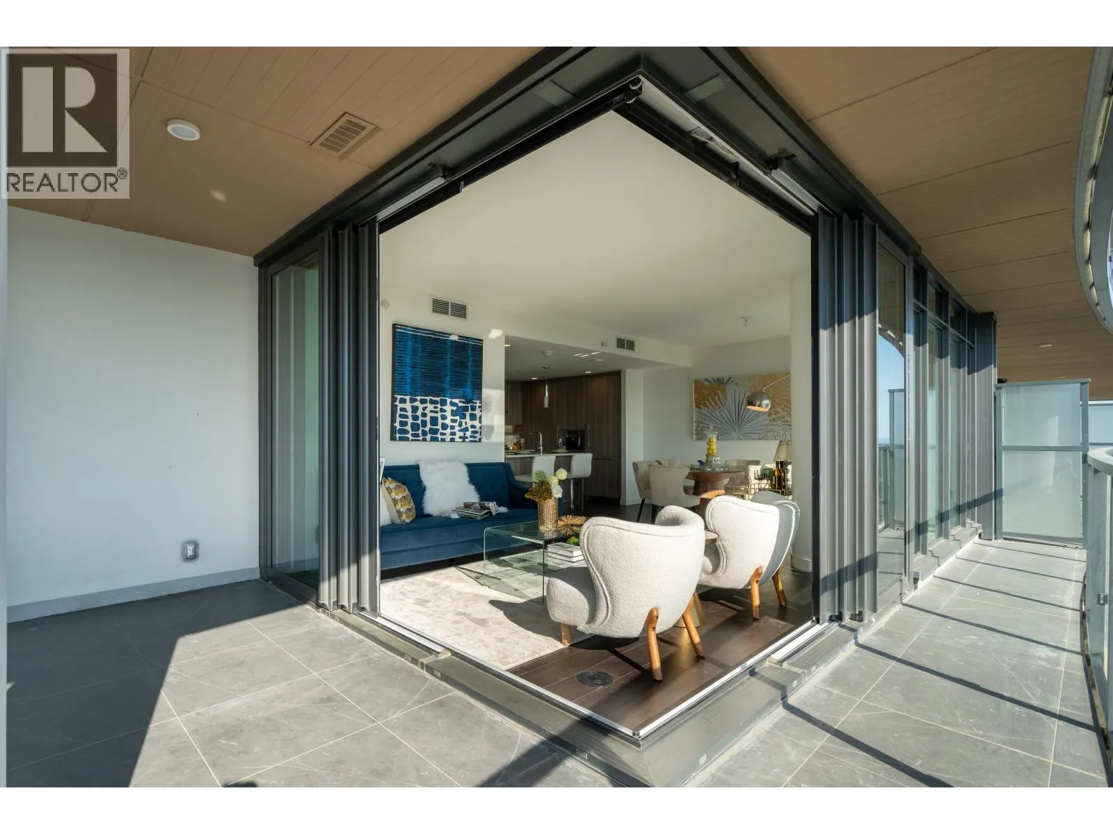 5302 4880 LOUGHEED HIGHWAY