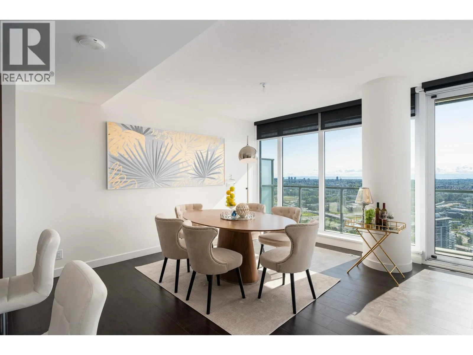 5302 4880 LOUGHEED HIGHWAY