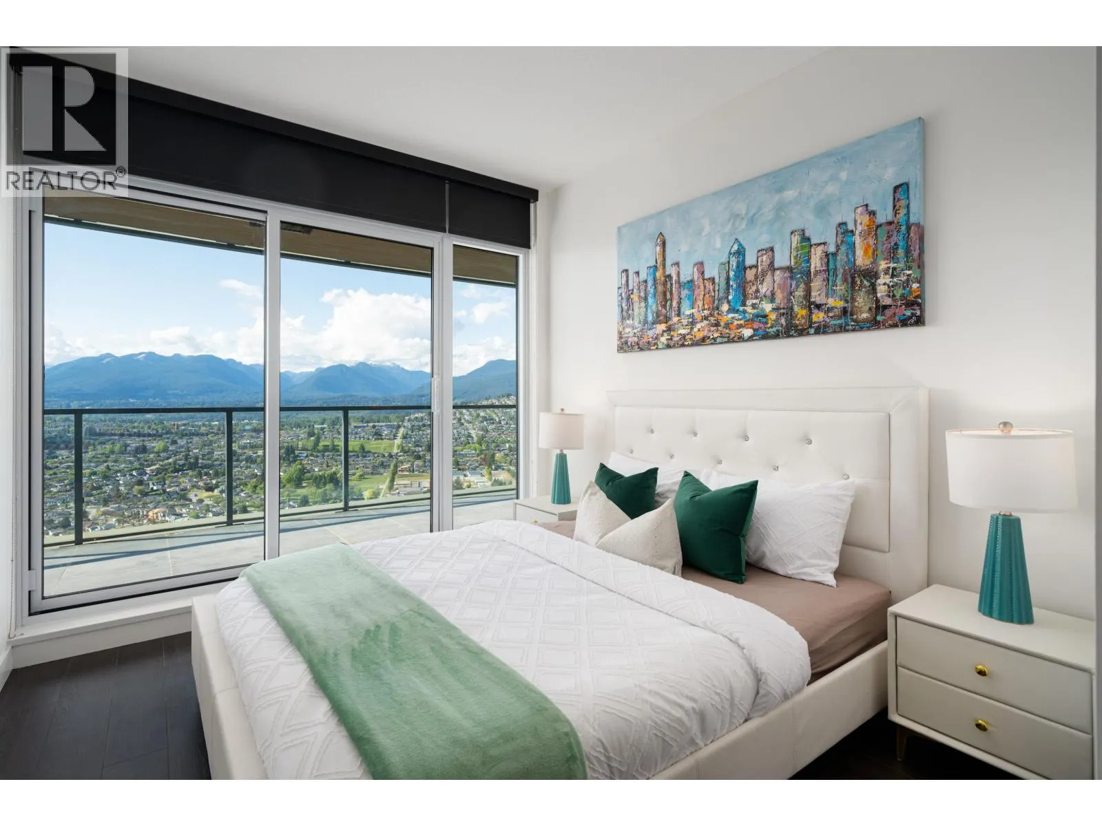 5302 4880 LOUGHEED HIGHWAY
