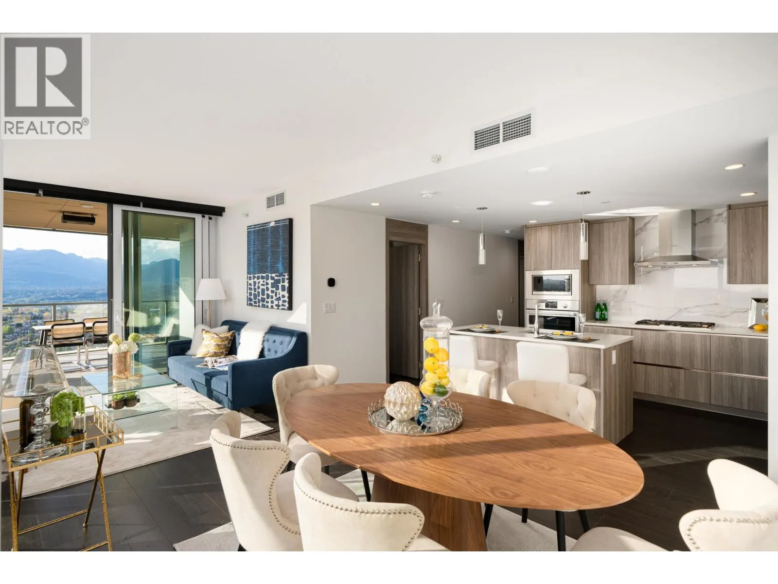 5302 4880 LOUGHEED HIGHWAY