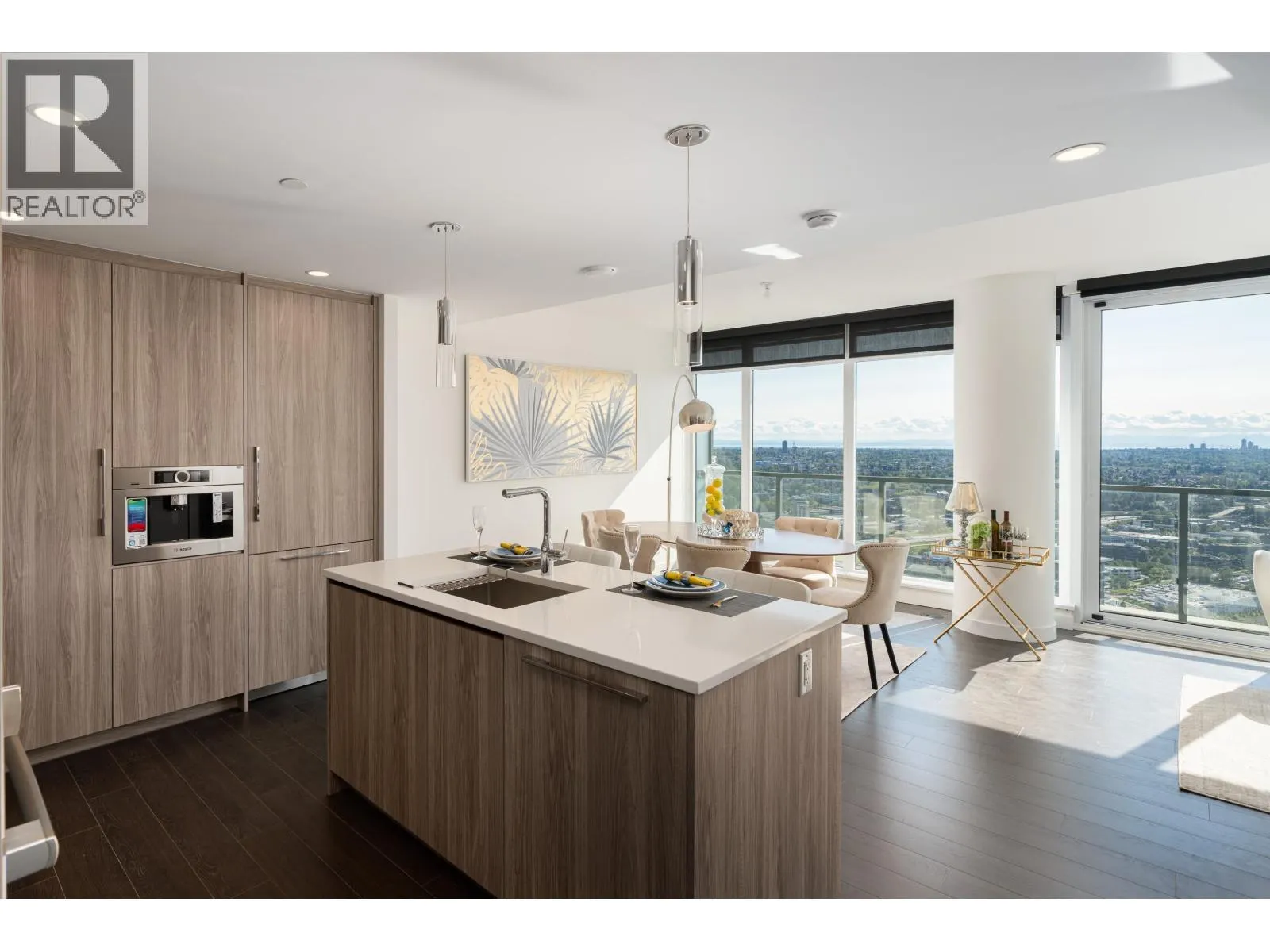 5302 4880 LOUGHEED HIGHWAY