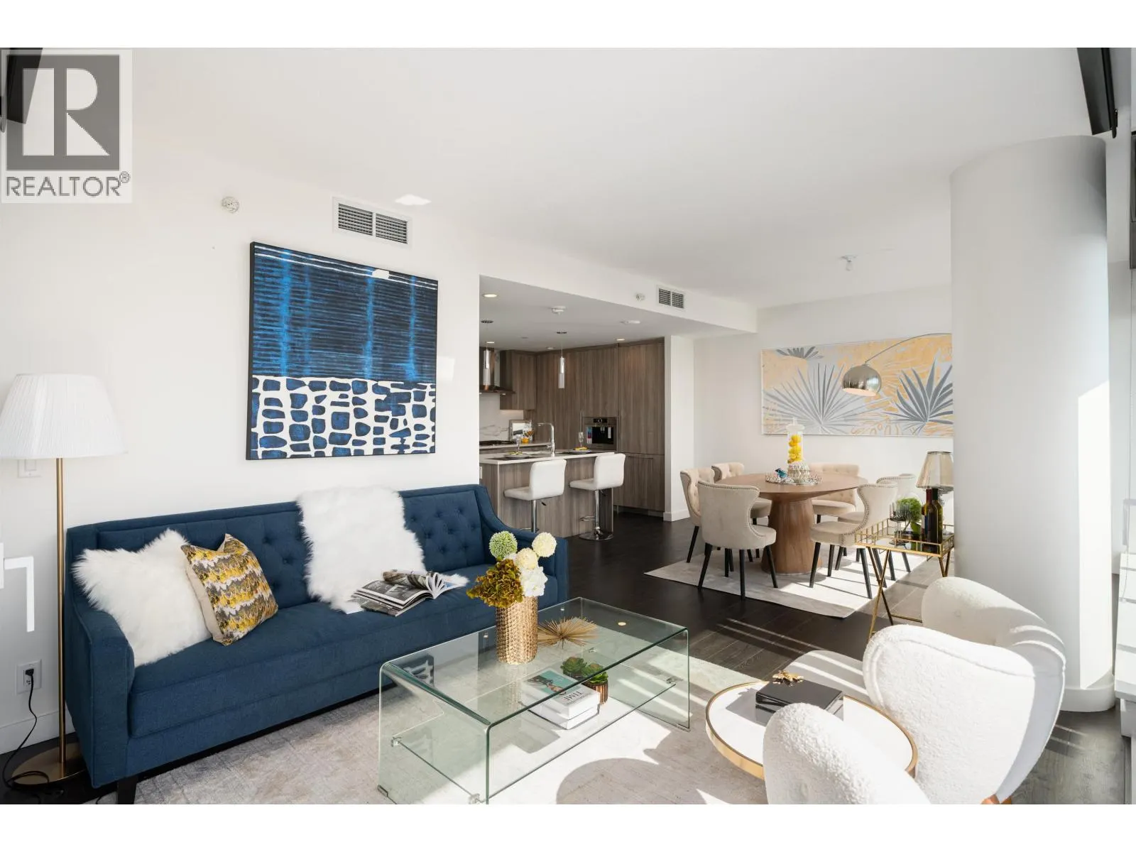 5302 4880 LOUGHEED HIGHWAY