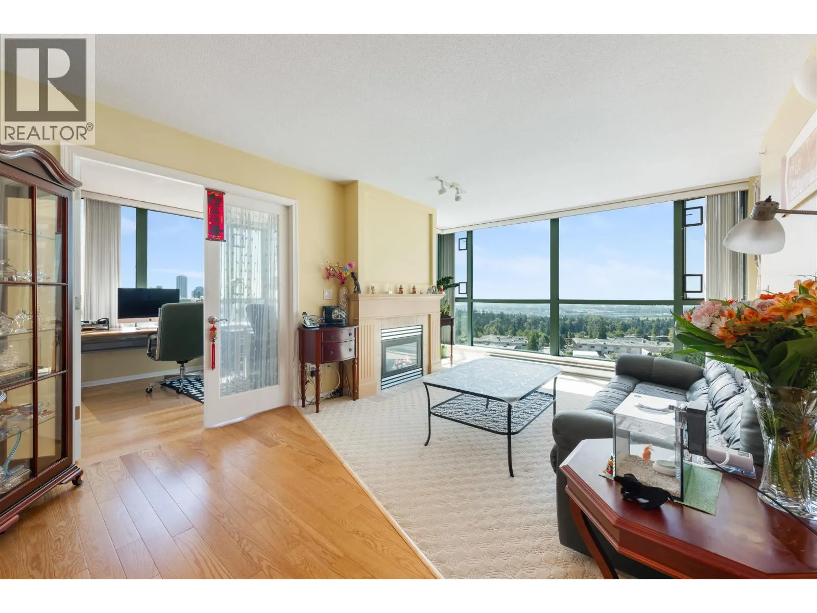 1203 6611 SOUTHOAKS CRESCENT