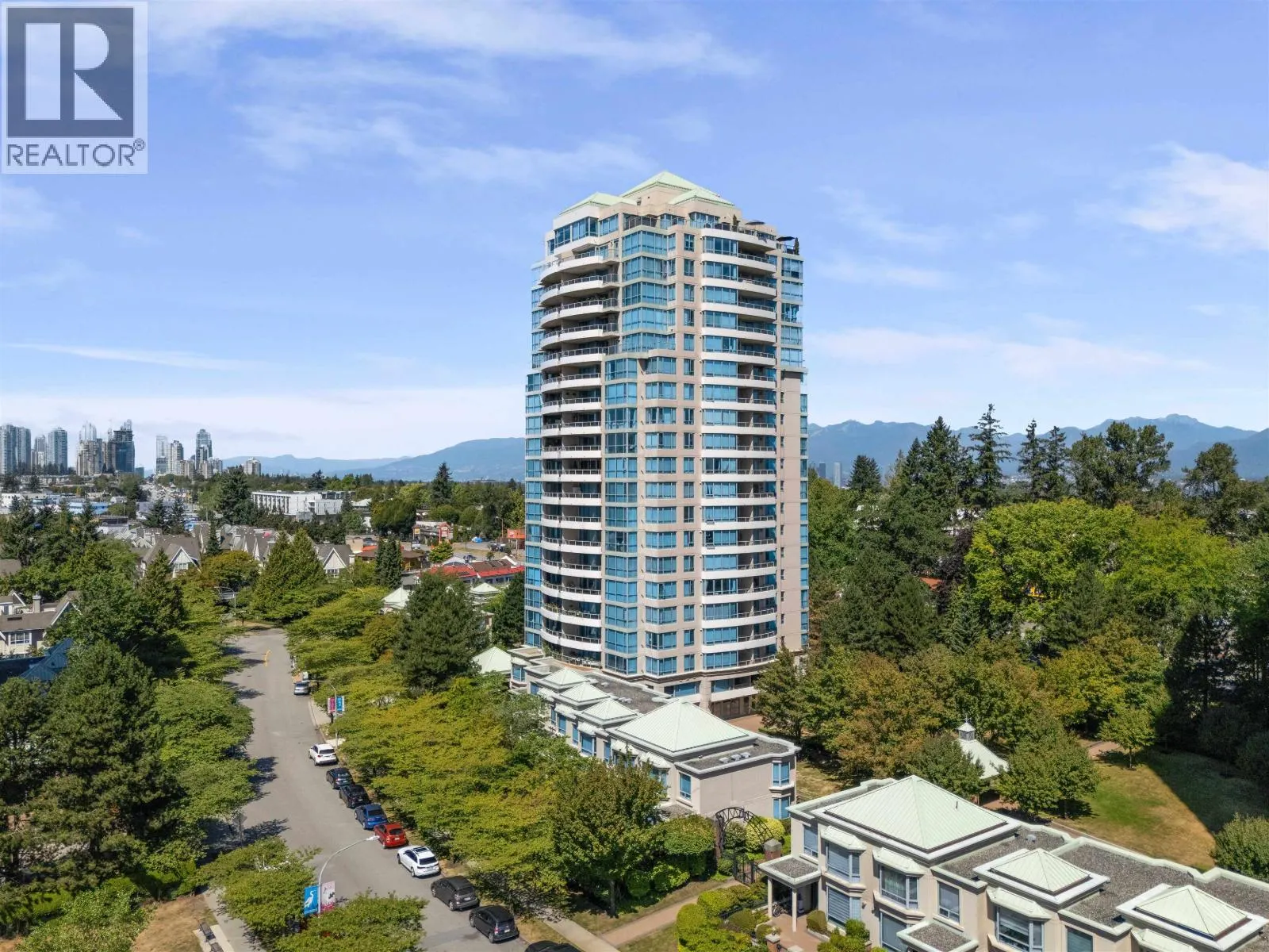 1203 6611 SOUTHOAKS CRESCENT