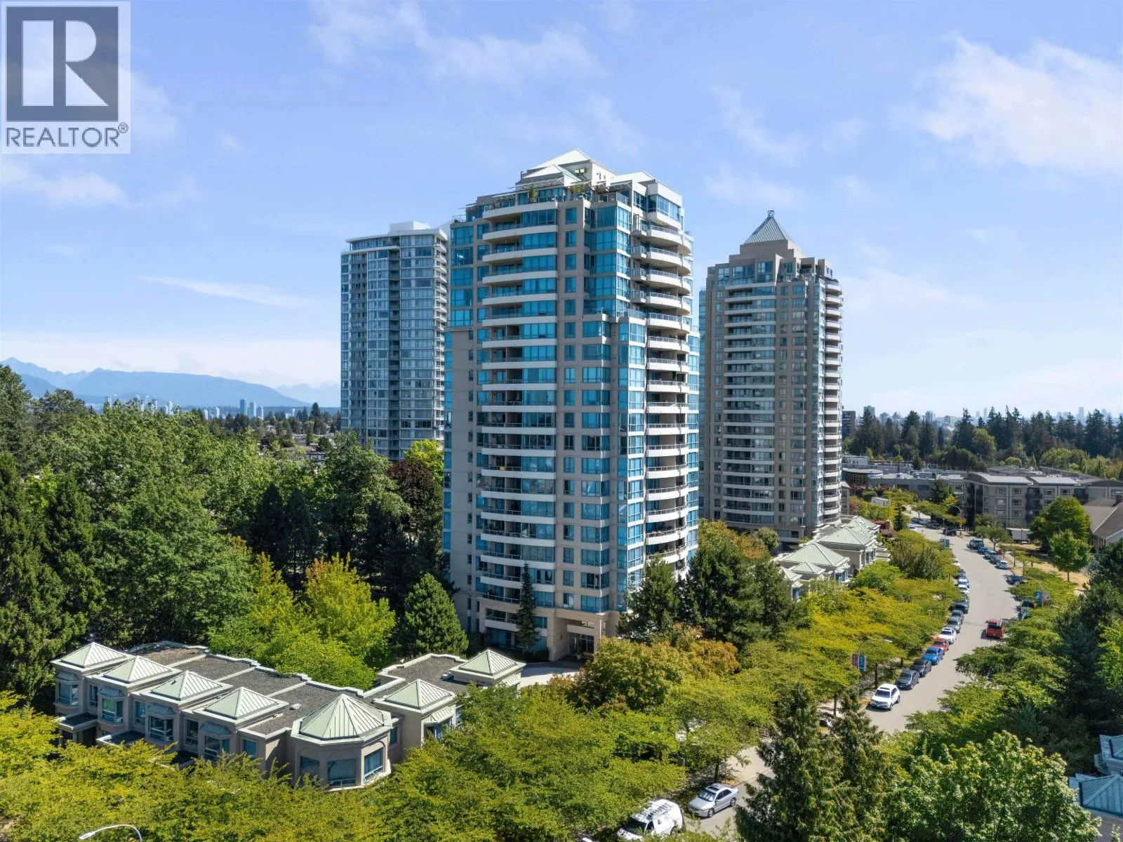 1203 6611 SOUTHOAKS CRESCENT