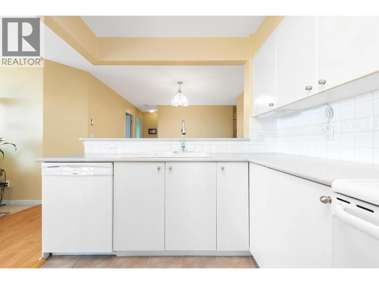 1203 6611 SOUTHOAKS CRESCENT