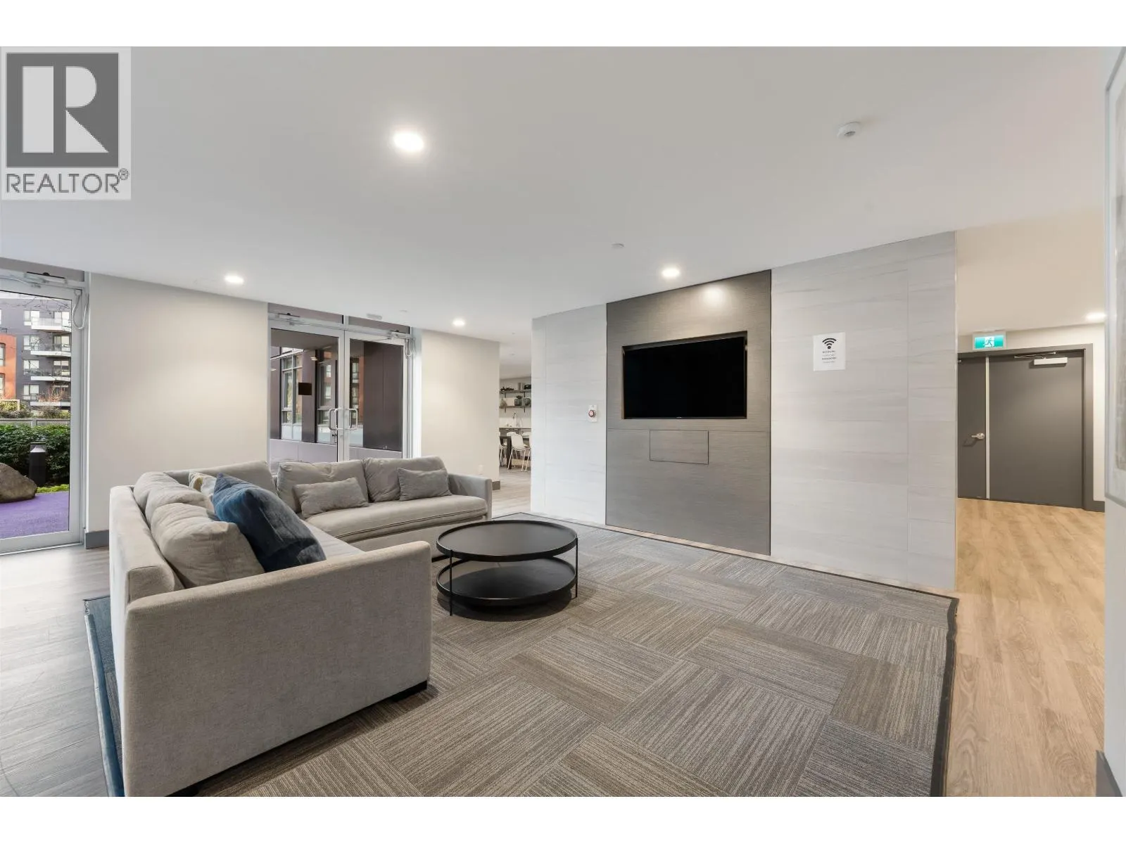 309 3588 SAWMILL CRESCENT