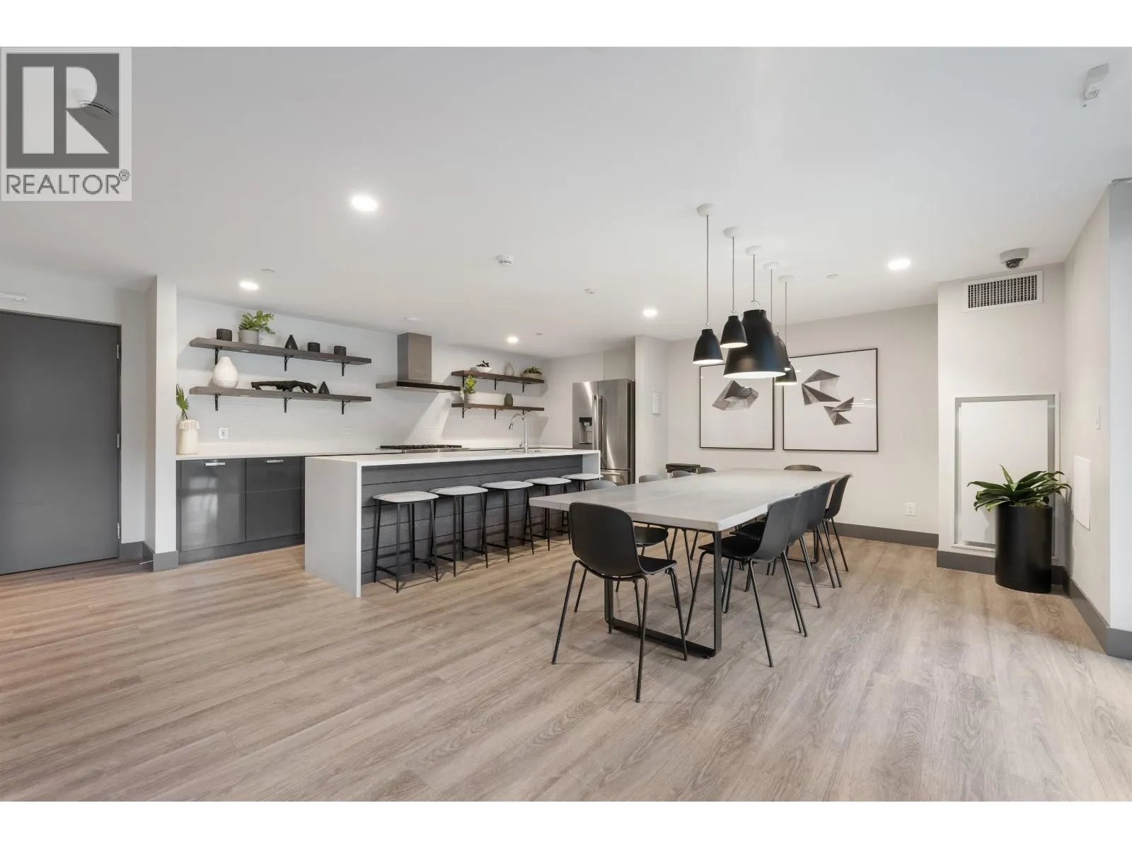 309 3588 SAWMILL CRESCENT
