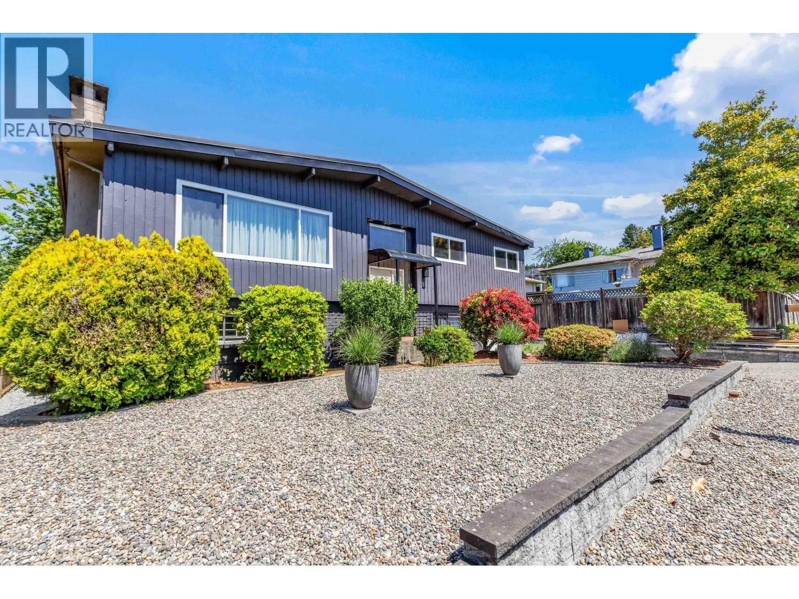 805 EVERETT CRESCENT