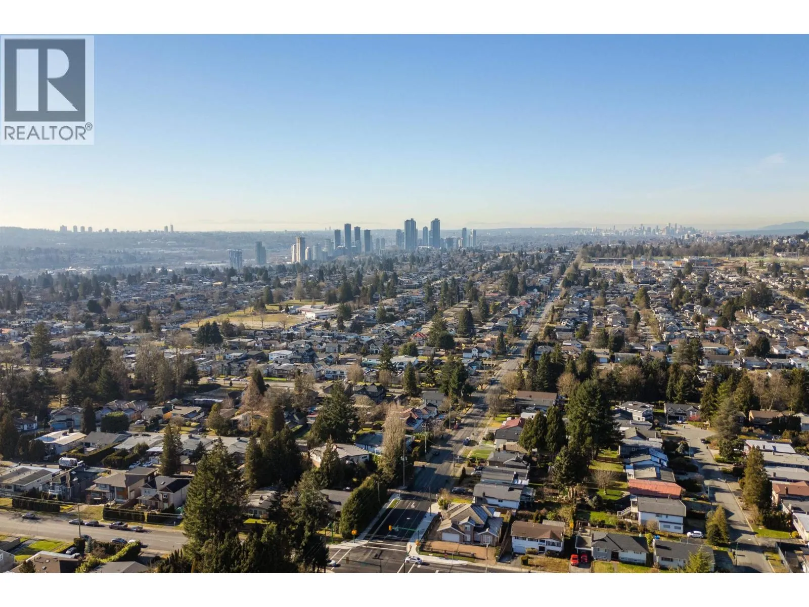 805 EVERETT CRESCENT