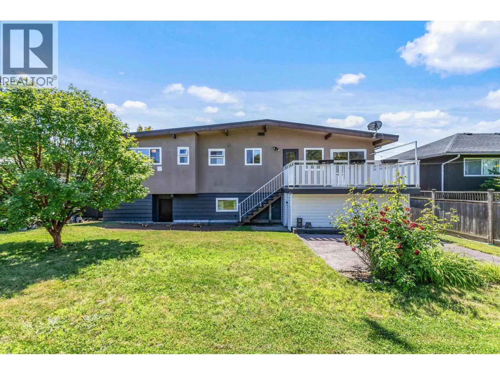 805 EVERETT CRESCENT