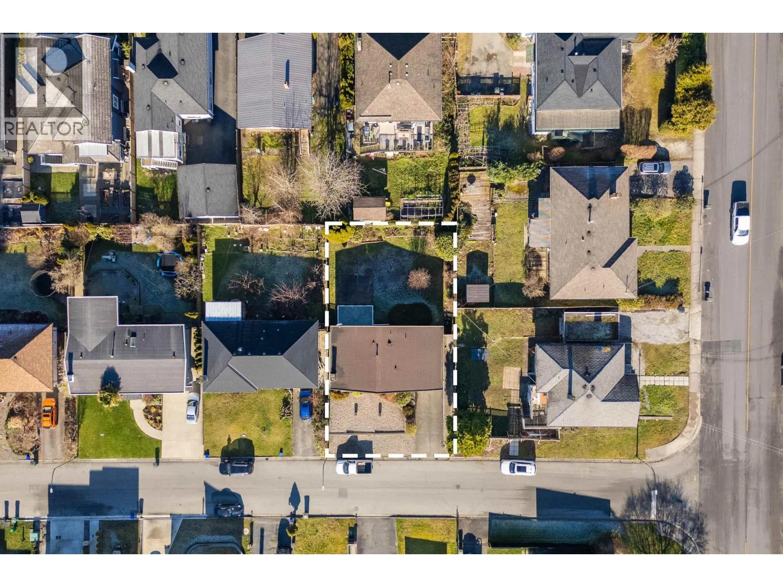 805 EVERETT CRESCENT
