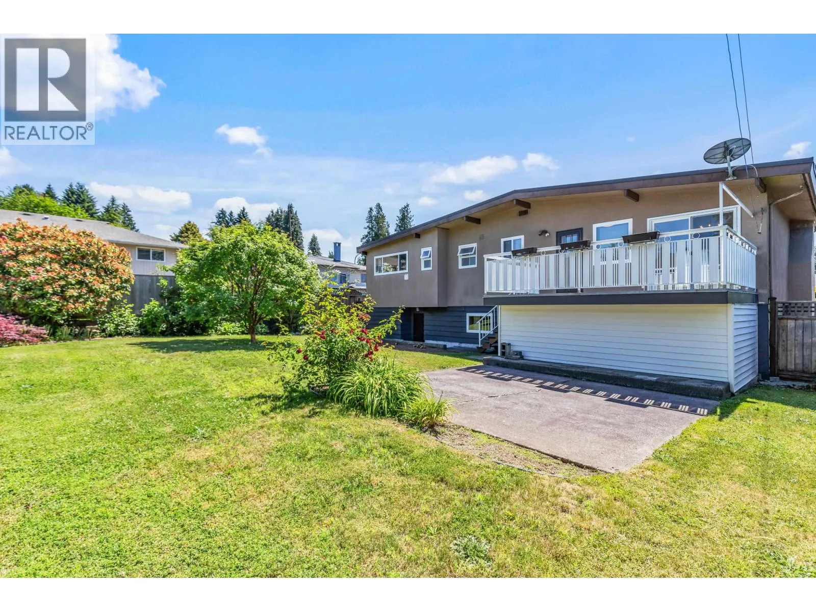 805 EVERETT CRESCENT
