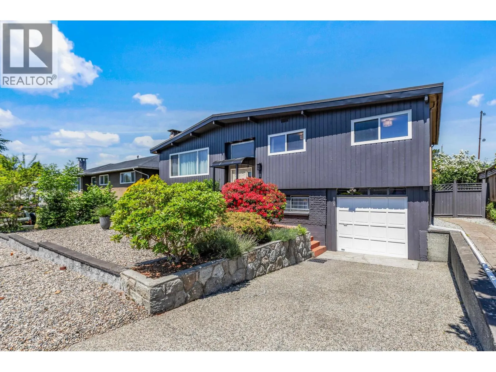 805 EVERETT CRESCENT