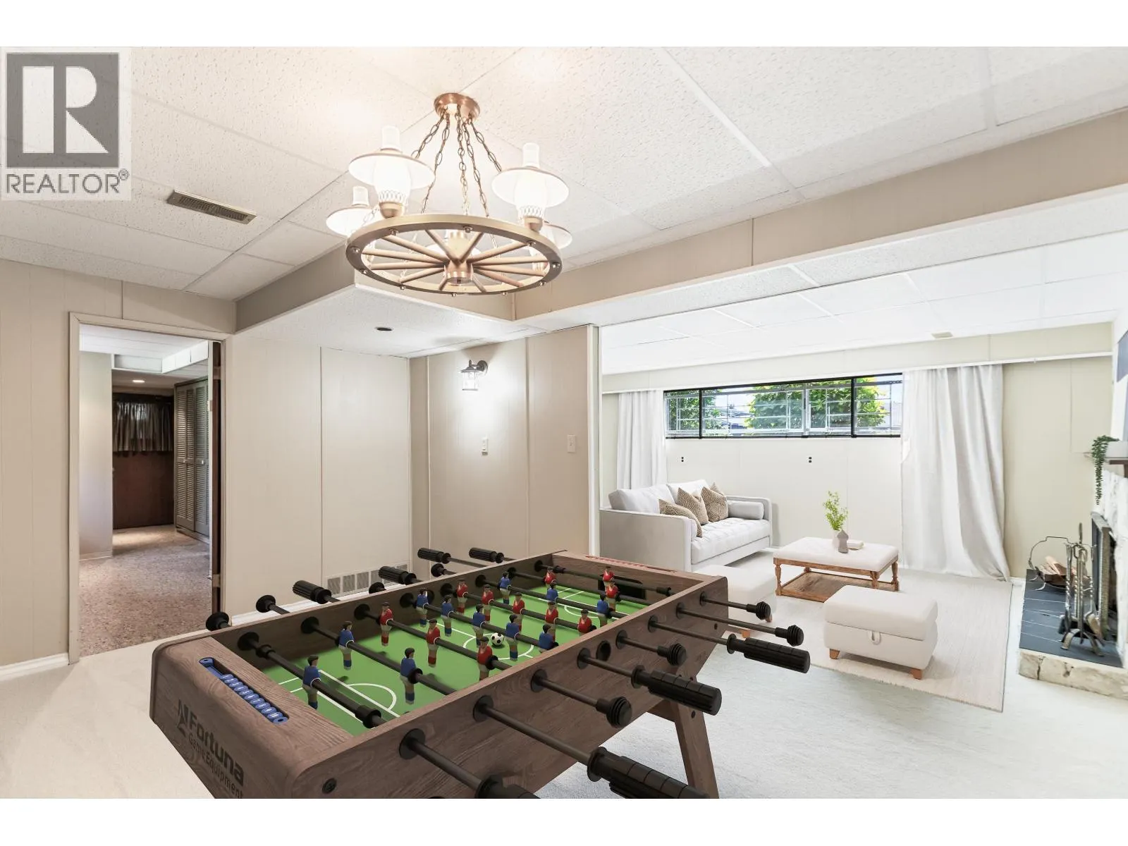 805 EVERETT CRESCENT