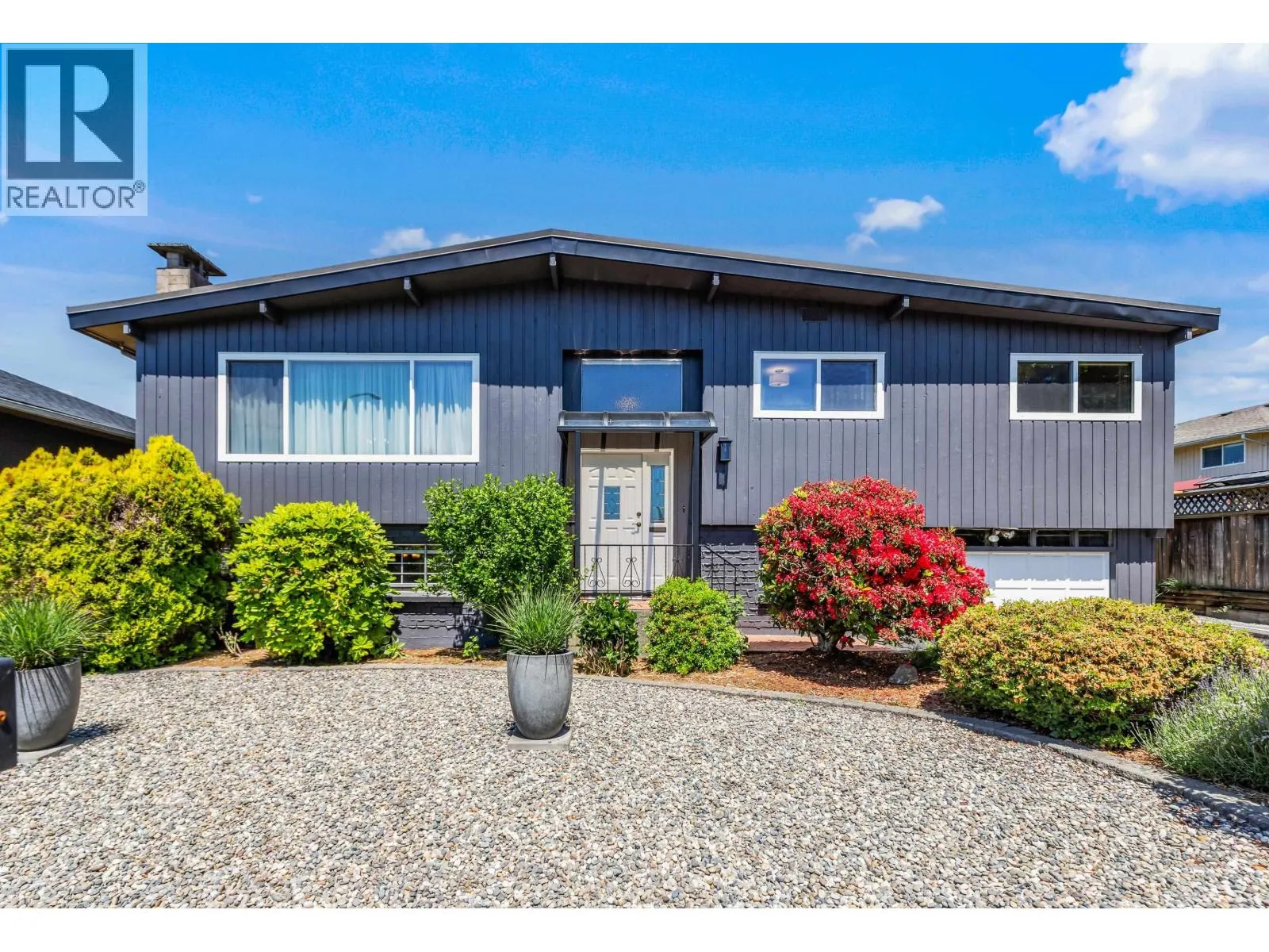 805 EVERETT CRESCENT