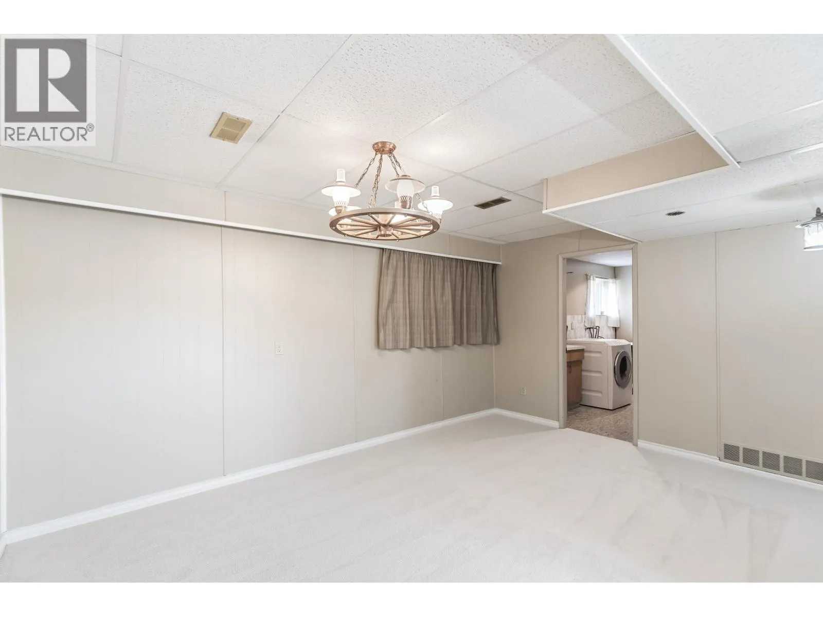805 EVERETT CRESCENT