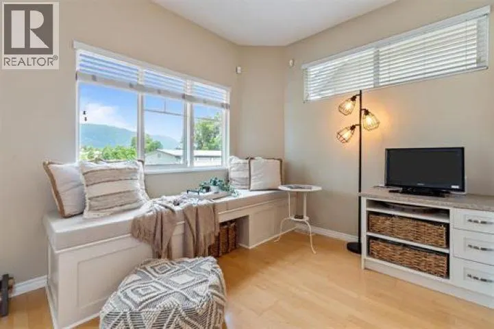 32 1108 RIVERSIDE CLOSE
