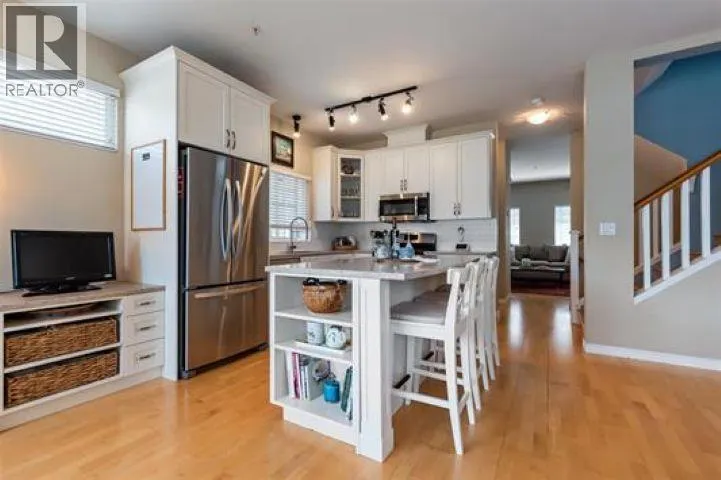 32 1108 RIVERSIDE CLOSE