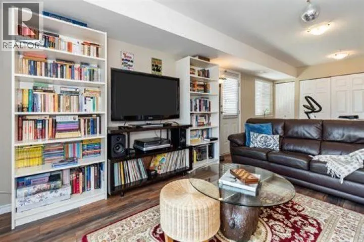 32 1108 RIVERSIDE CLOSE