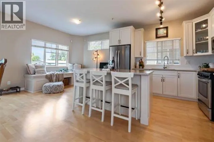 32 1108 RIVERSIDE CLOSE
