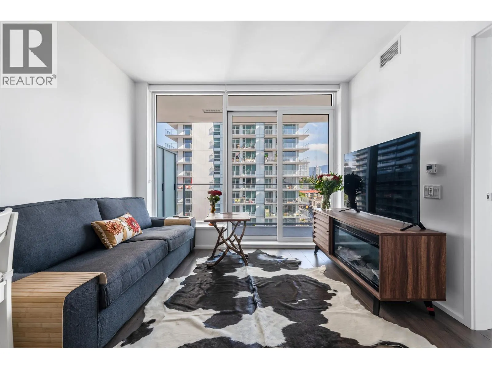 1203 3888 EVERGREEN PLACE