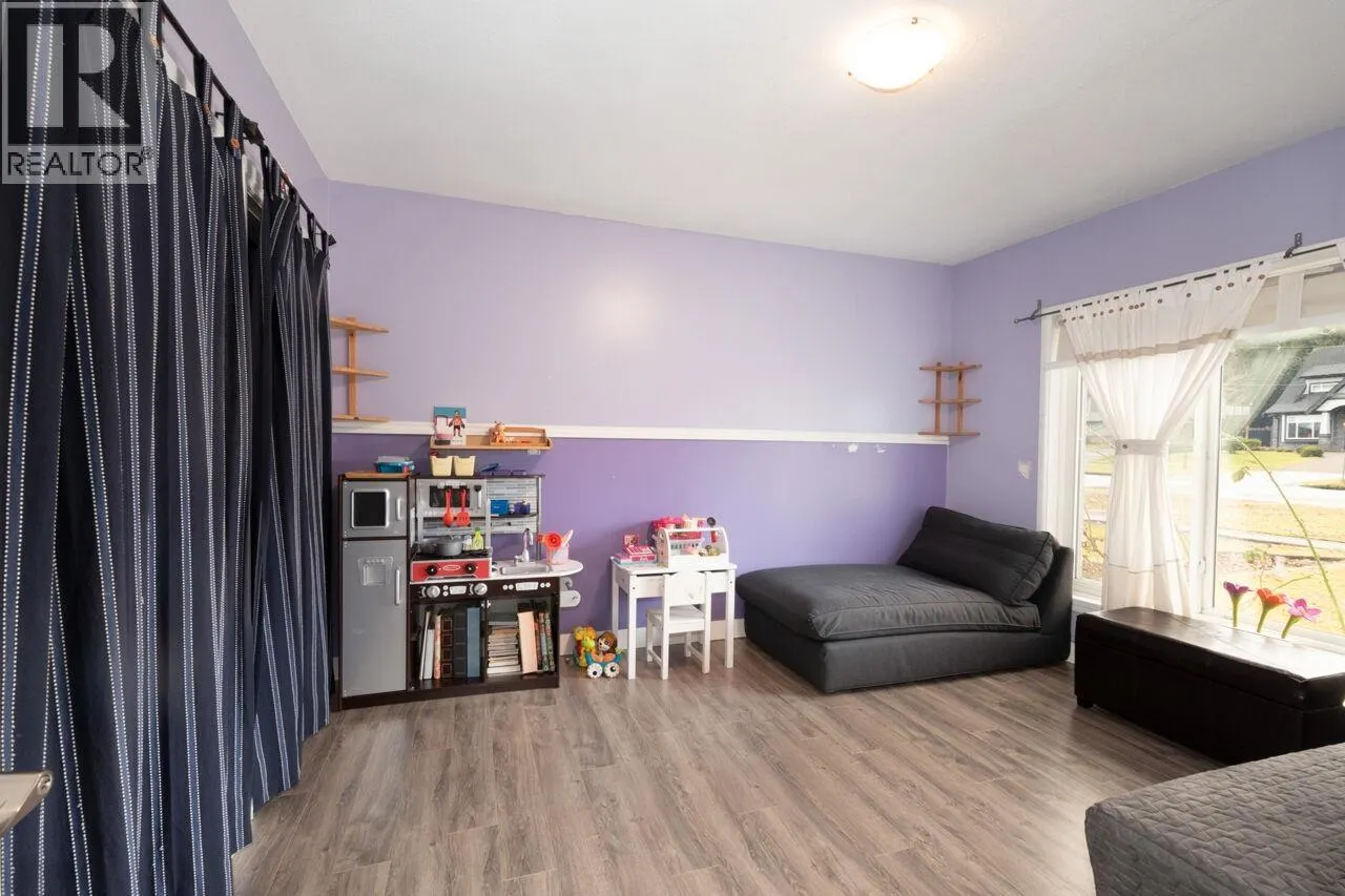 933 FIFTH STREET