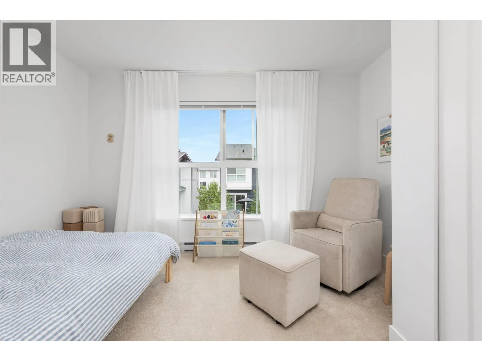 17 4716 ORCA WAY