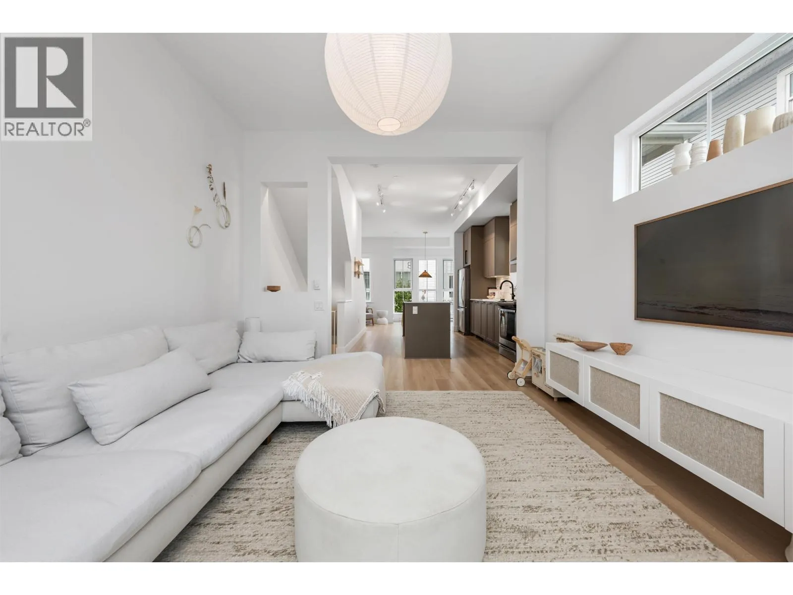 17 4716 ORCA WAY