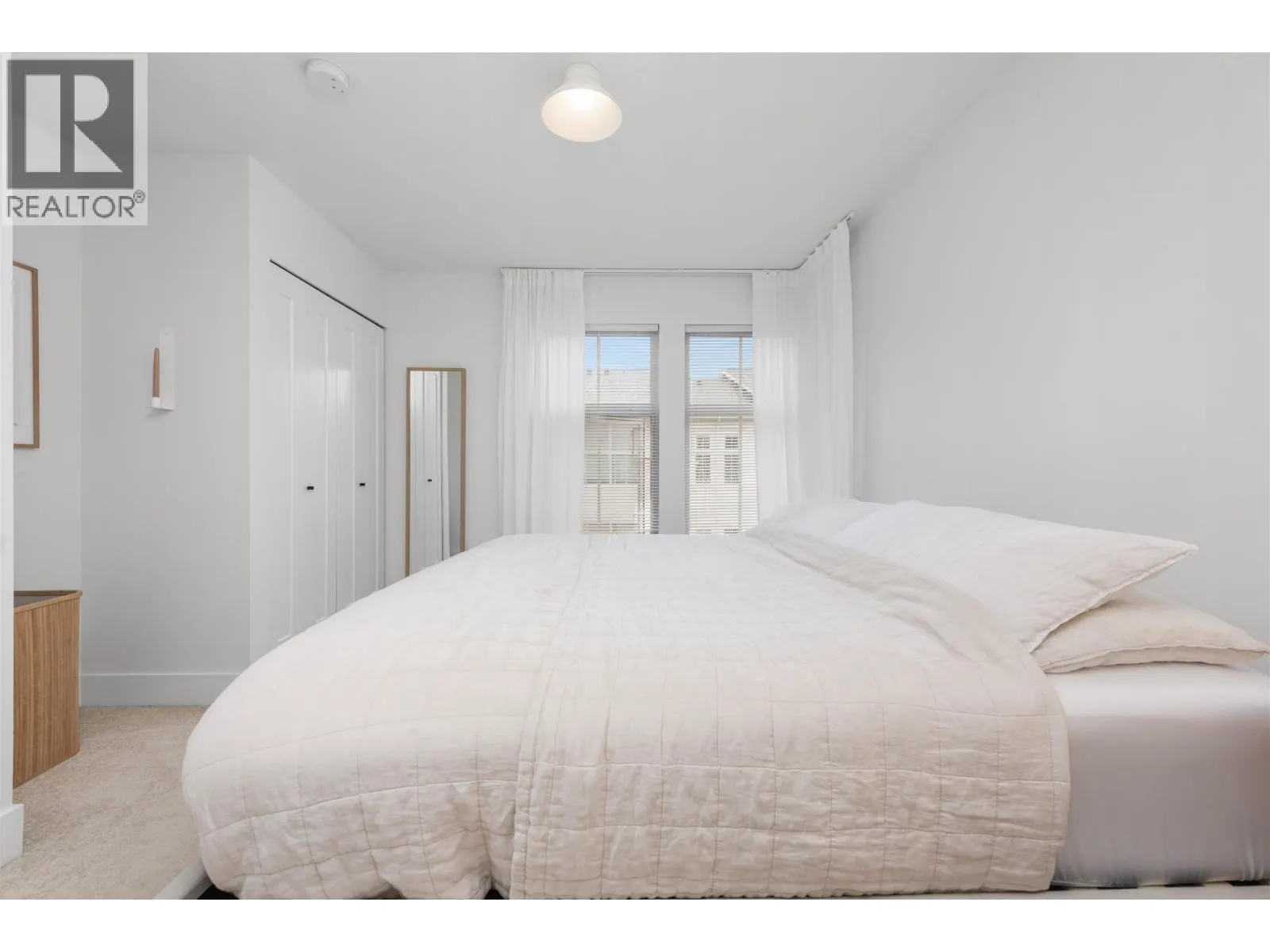 17 4716 ORCA WAY