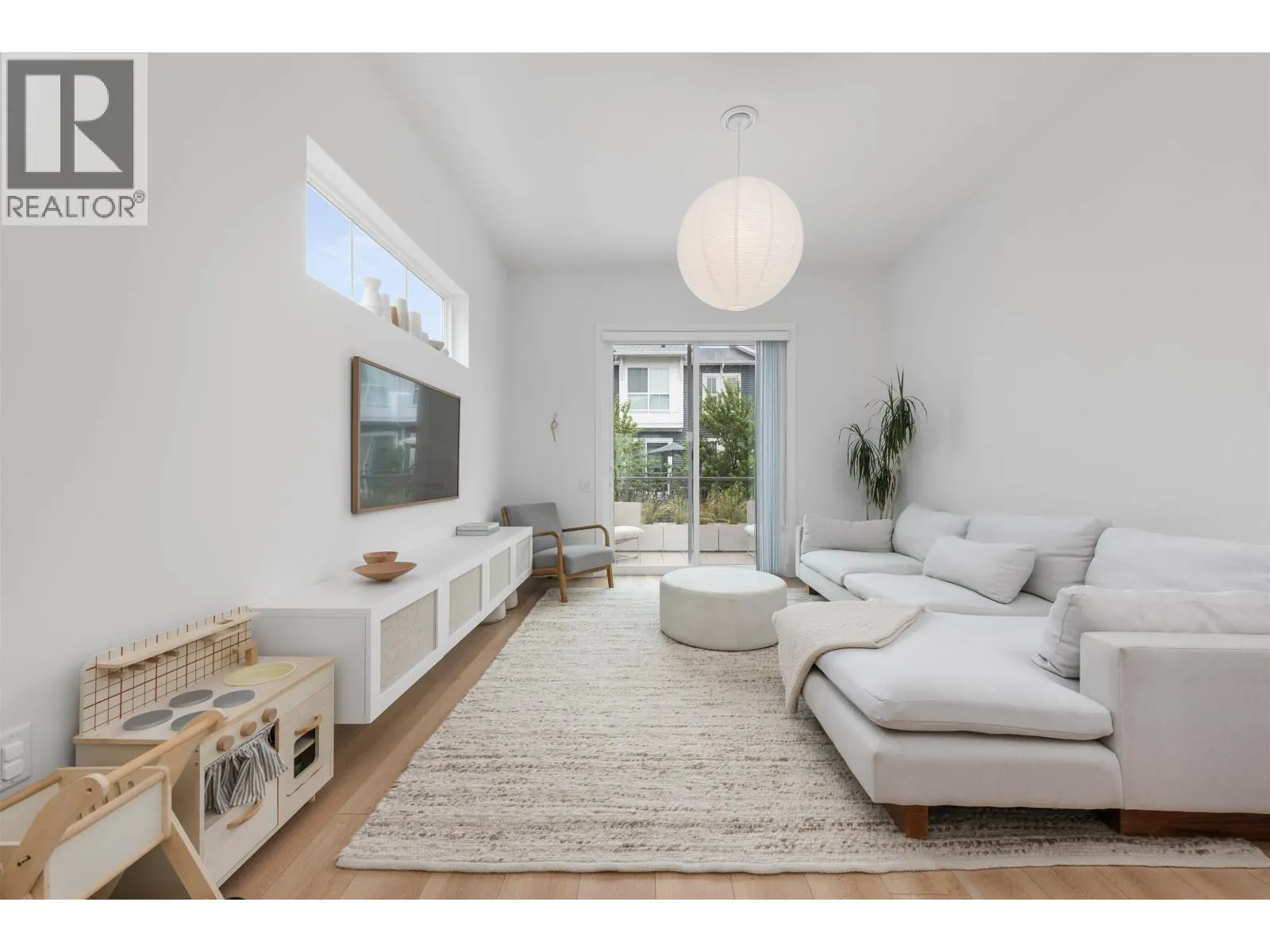 17 4716 ORCA WAY