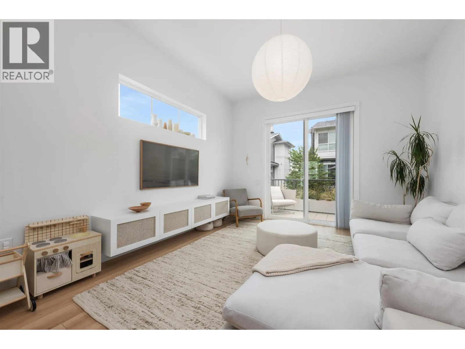 17 4716 ORCA WAY