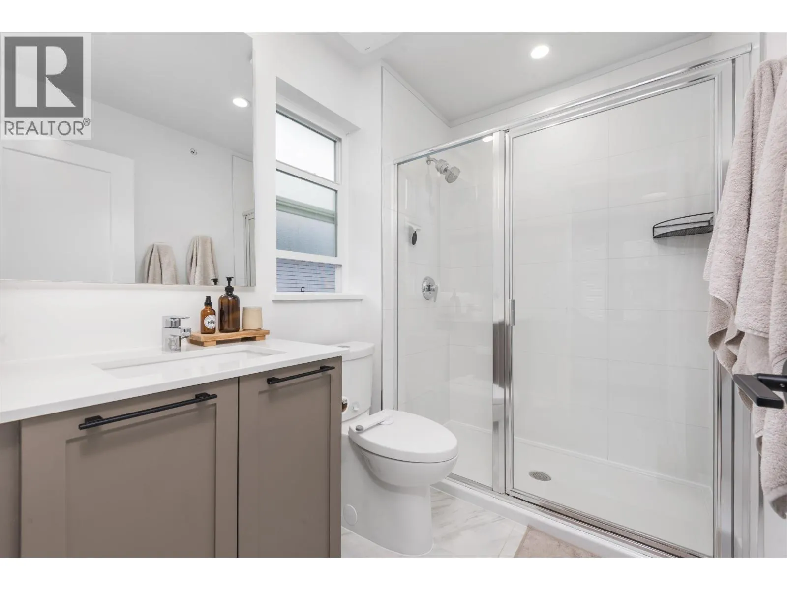 17 4716 ORCA WAY