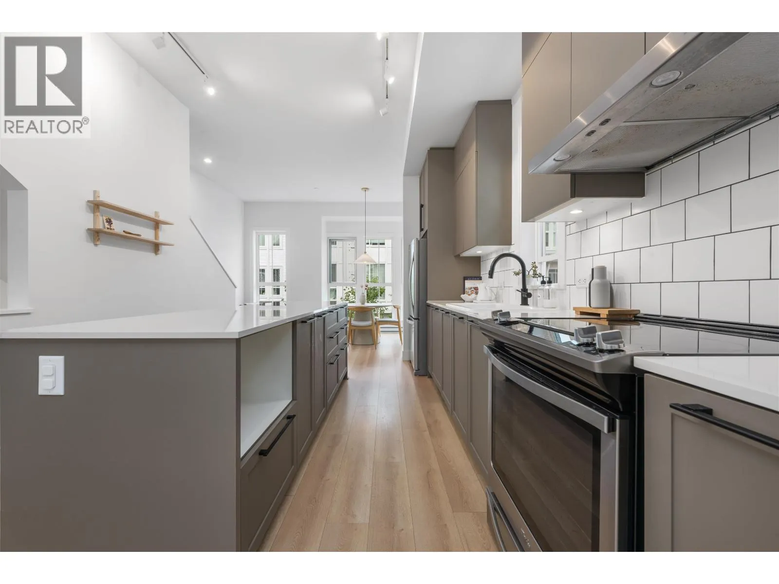 17 4716 ORCA WAY
