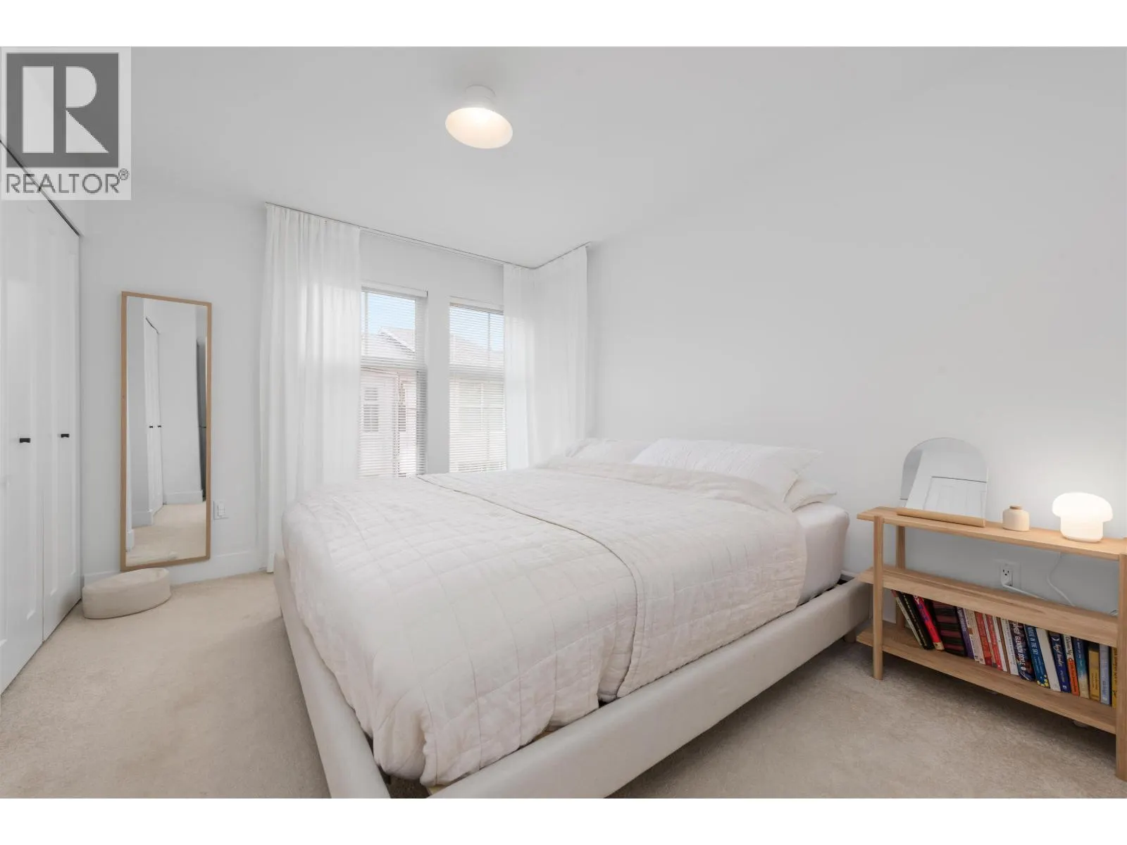 17 4716 ORCA WAY