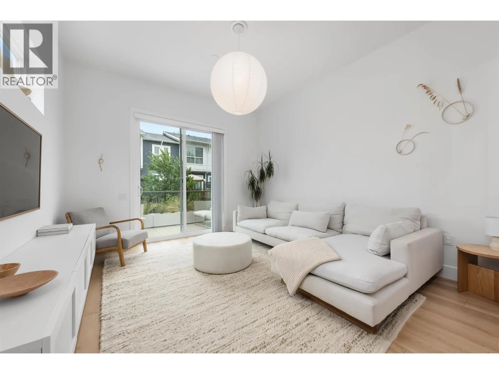 17 4716 ORCA WAY
