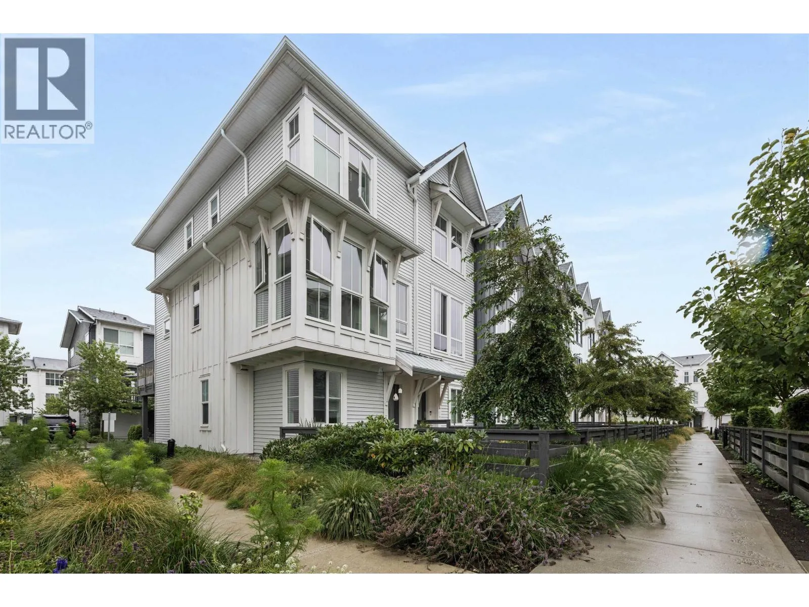 17 4716 ORCA WAY