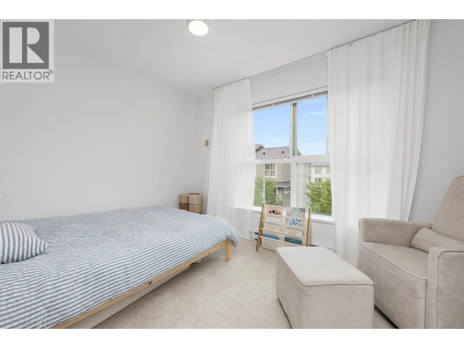 17 4716 ORCA WAY