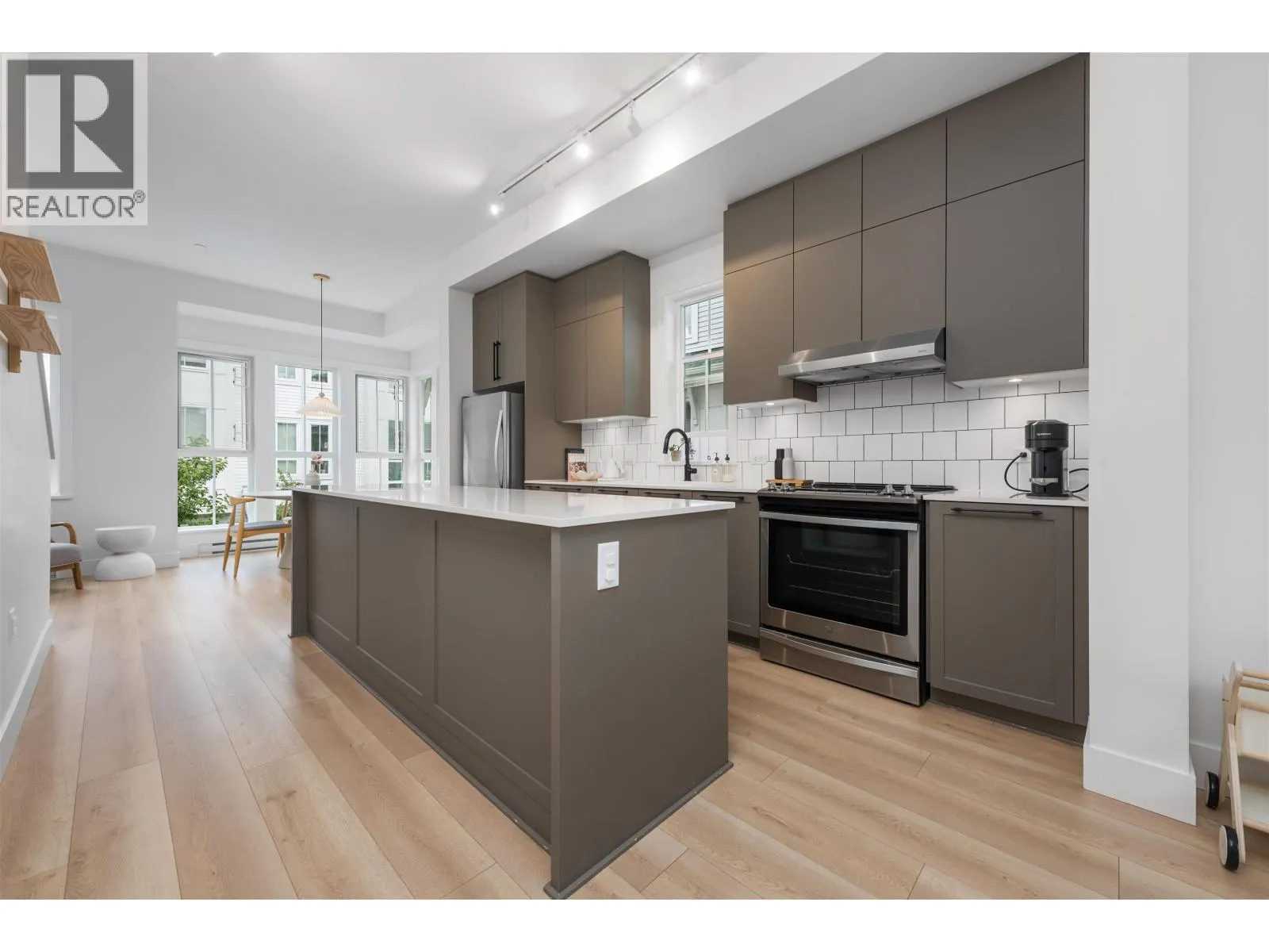 17 4716 ORCA WAY