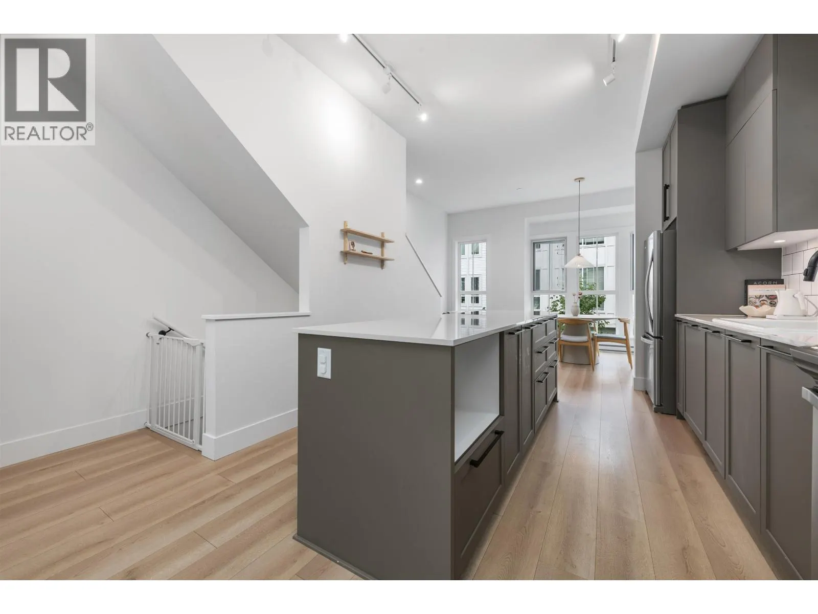 17 4716 ORCA WAY