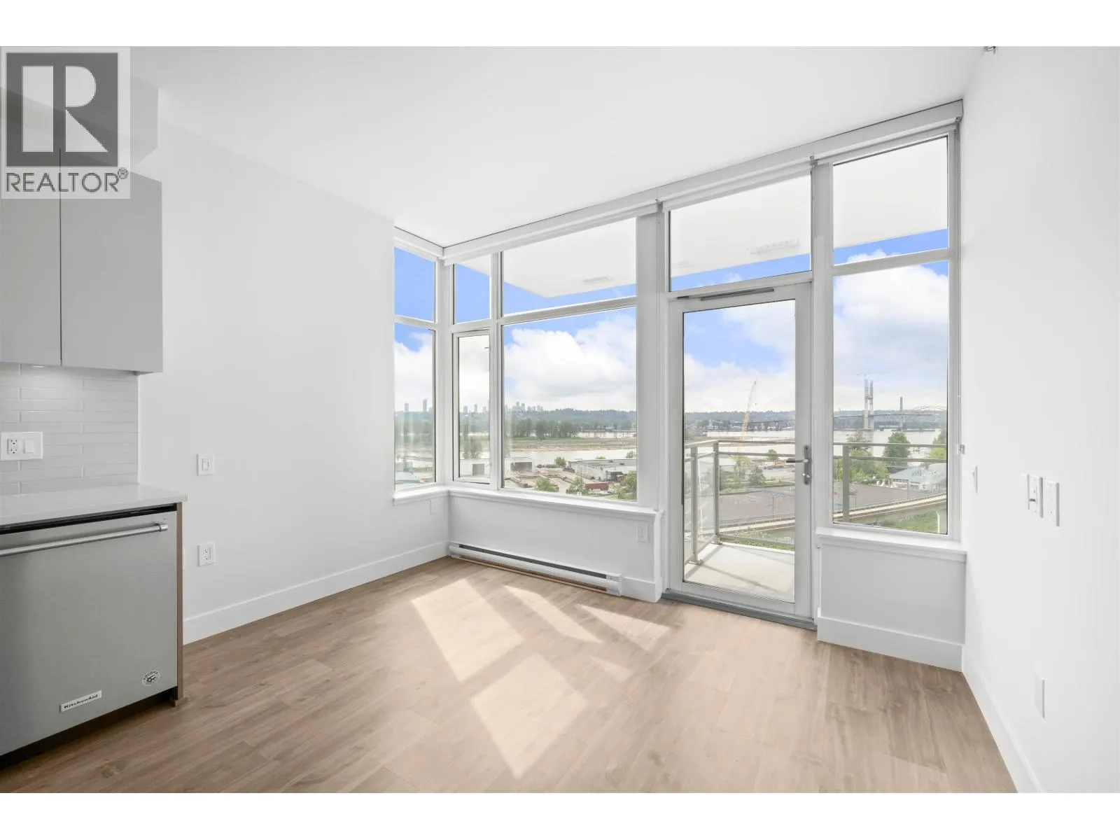 713 258 NELSON'S COURT