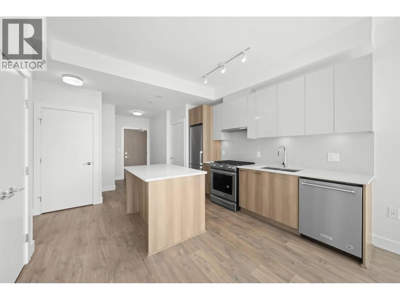 713 258 NELSON'S COURT
