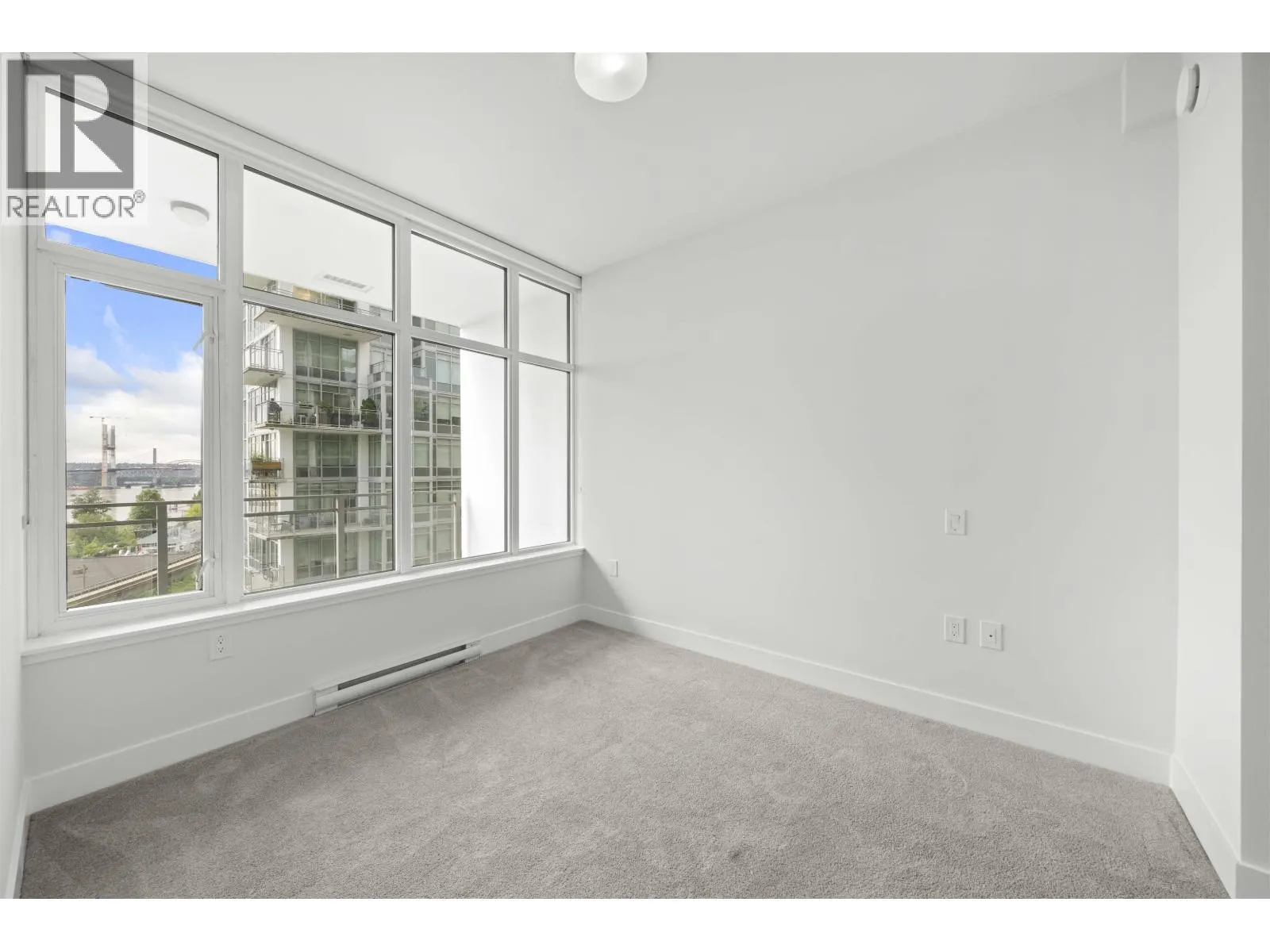 713 258 NELSON'S COURT