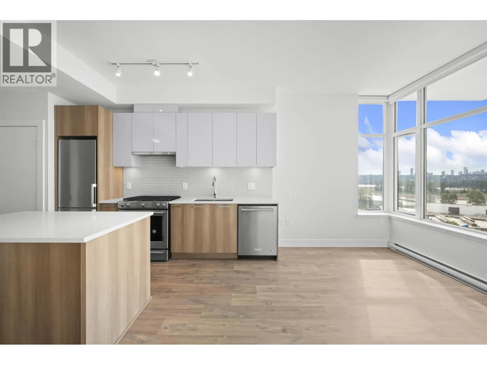 713 258 NELSON'S COURT