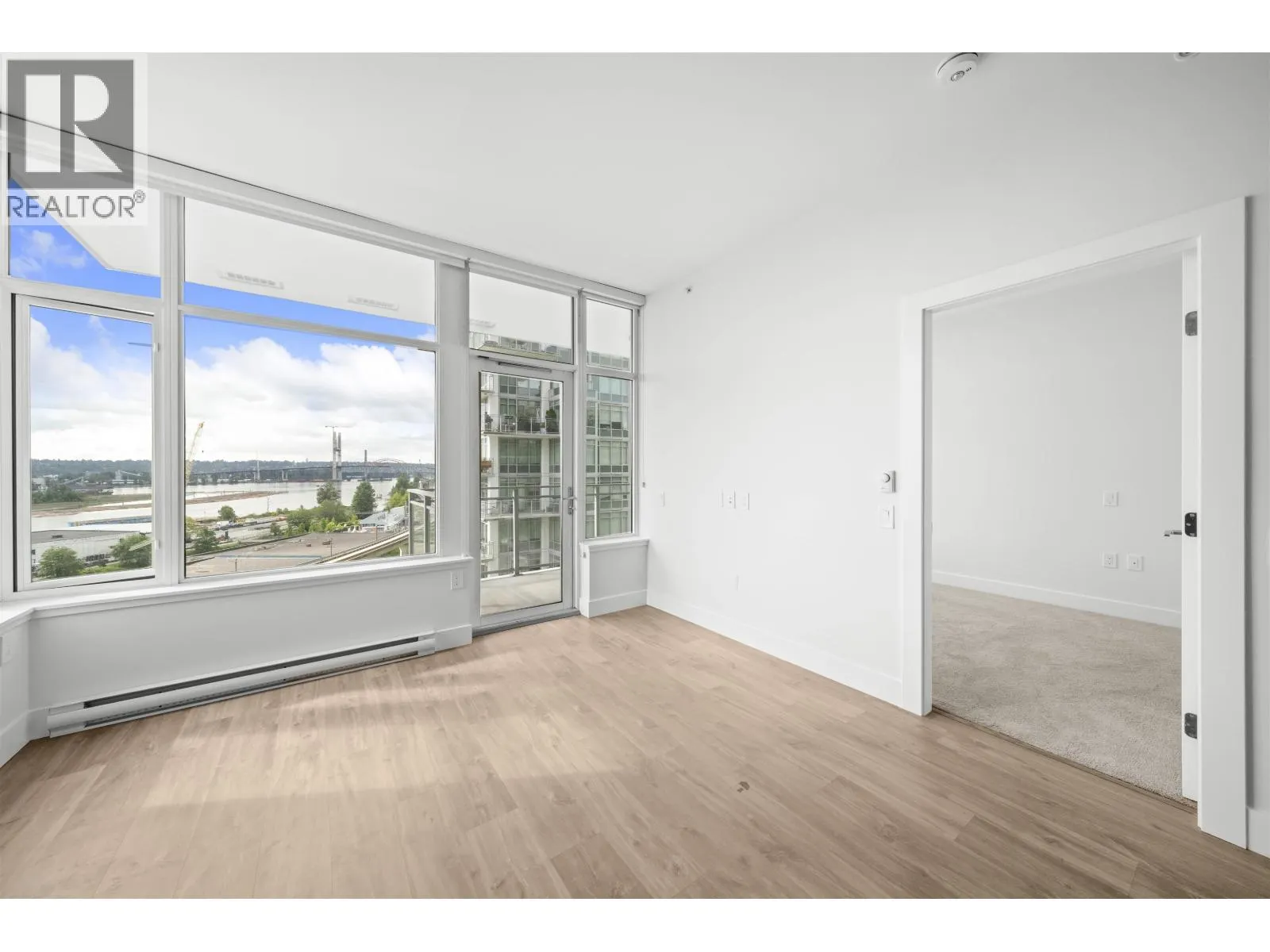 713 258 NELSON'S COURT
